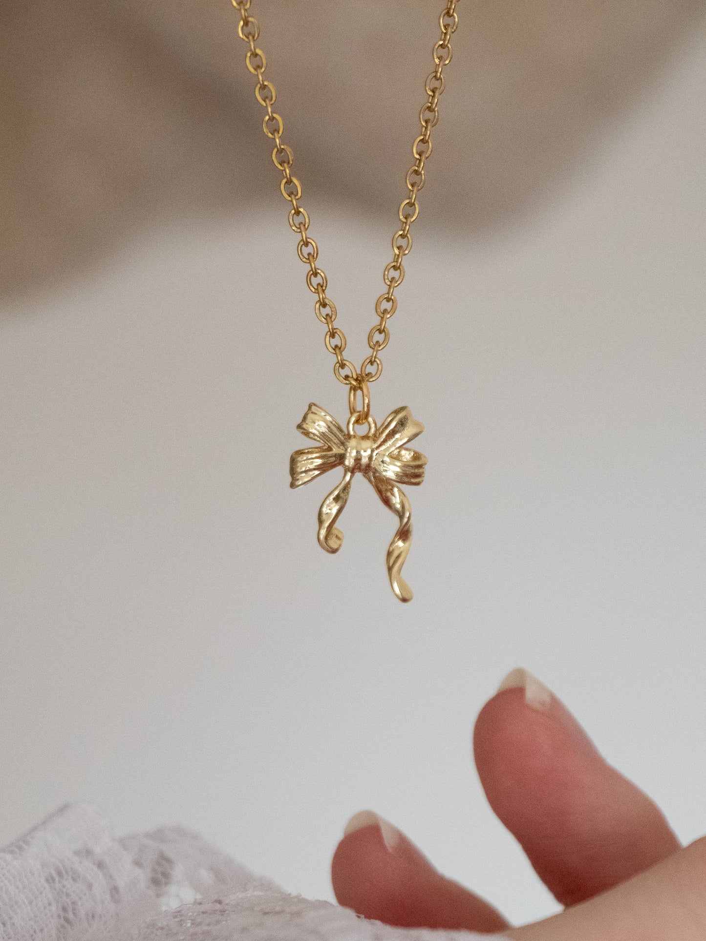 PRÉCIOSITÉ | Collier fin pendentif noeud