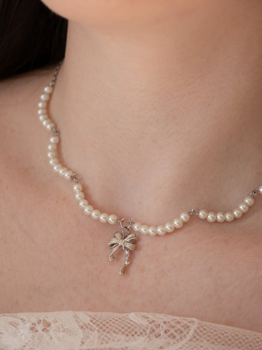 PRÉCIOSITÉ | Collier perles pendentif noeud