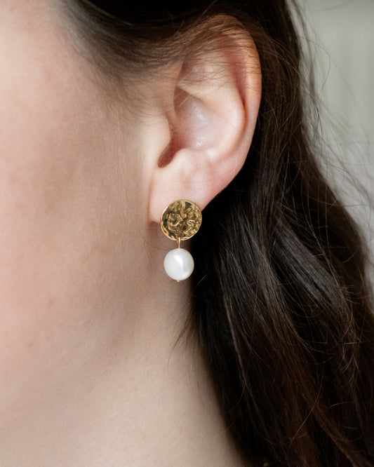 PURETÉ | Boucles d'oreilles puces texturées et perles de culture