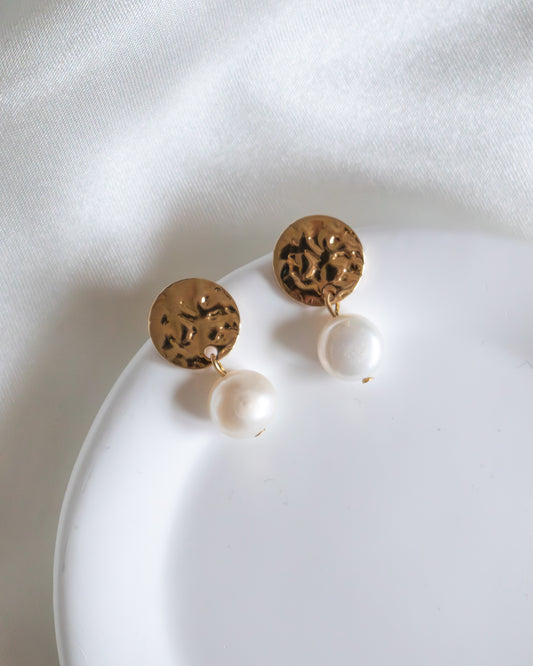 PURETÉ | Boucles d'oreilles puces texturées et perles de culture