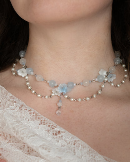 Trésors Éphémères - Collier fleuri bleu et argenté