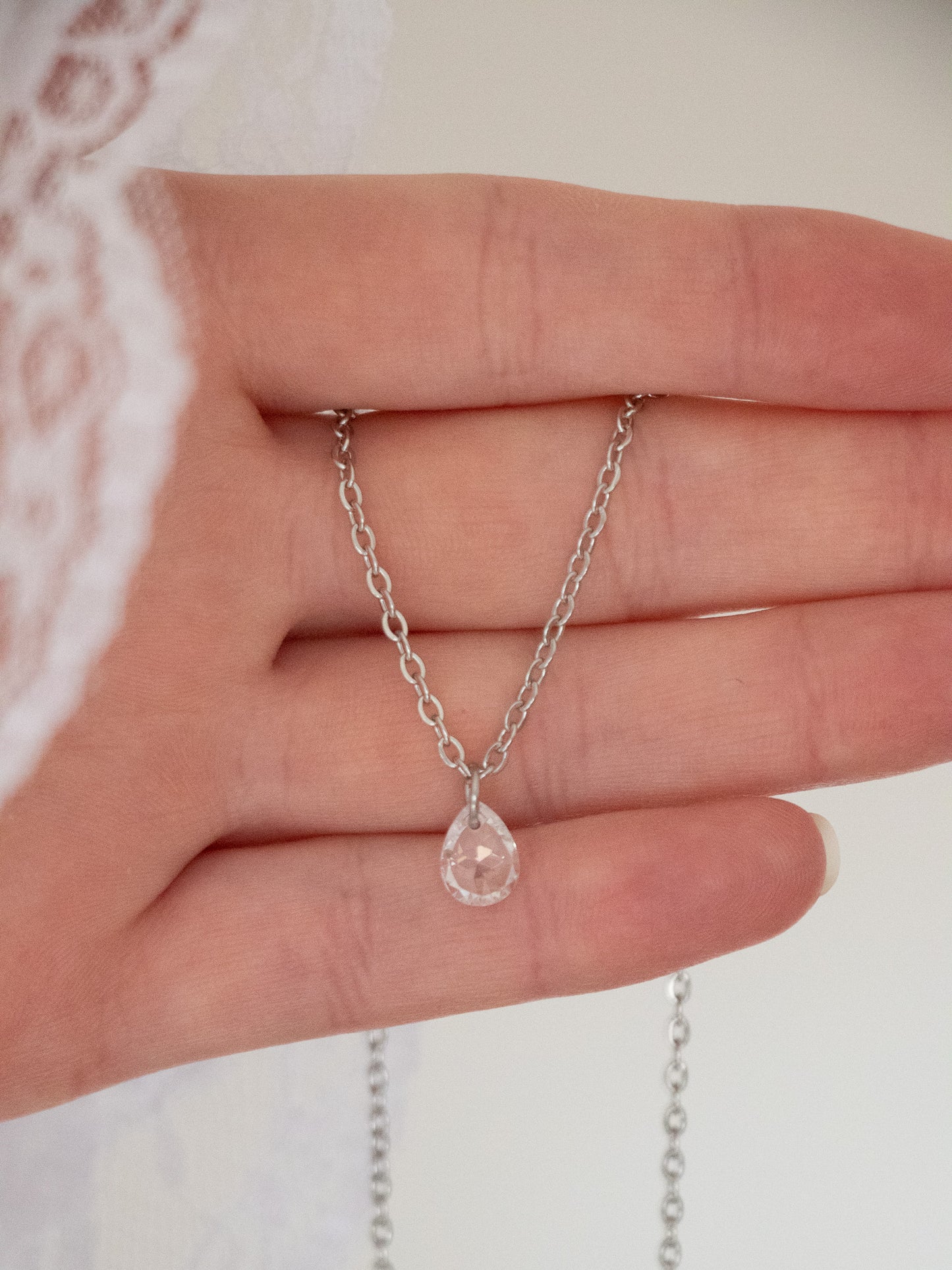 ÉVEIL | Collier fin avec pendentif zircon