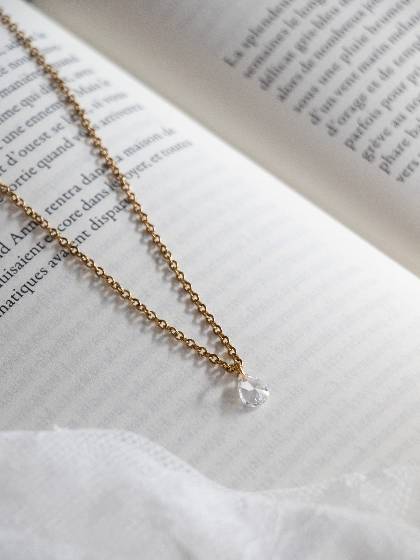 ÉVEIL | Collier fin avec pendentif zircon