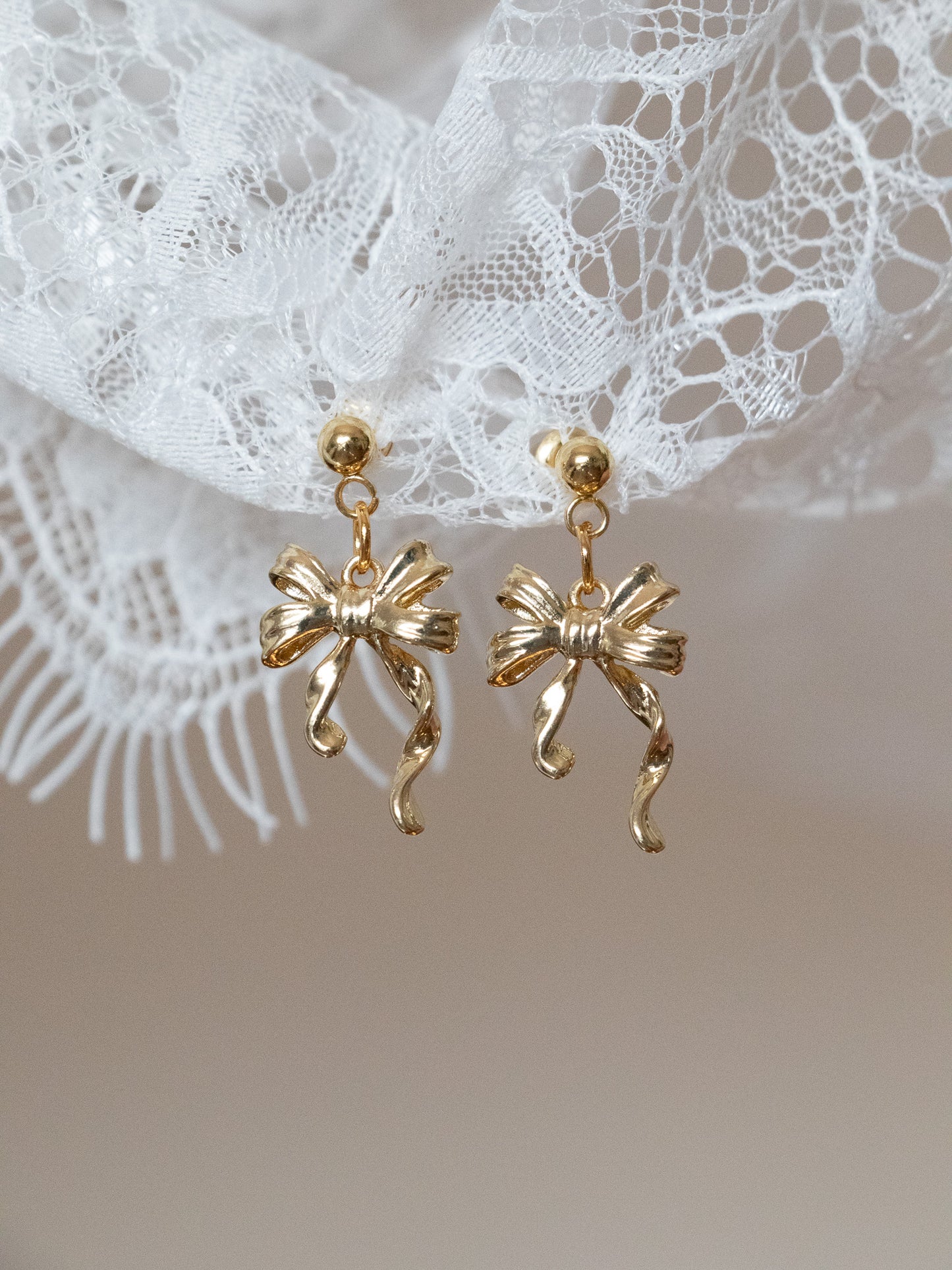 PRÉCIOSITÉ | Boucles d'oreilles noeud ruban