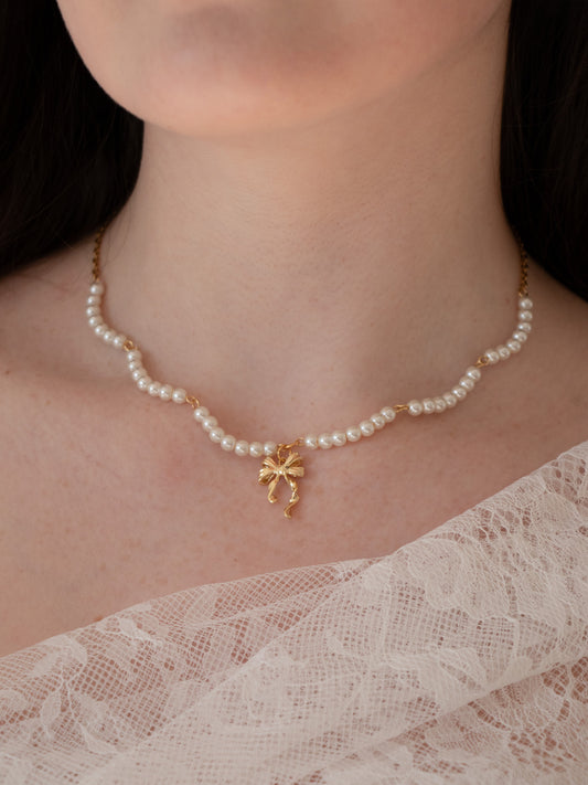 PRÉCIOSITÉ | Collier perles pendentif noeud